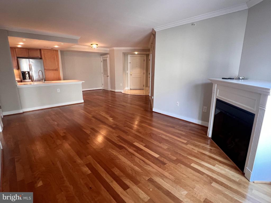5 PARK PLACE Unit: 323