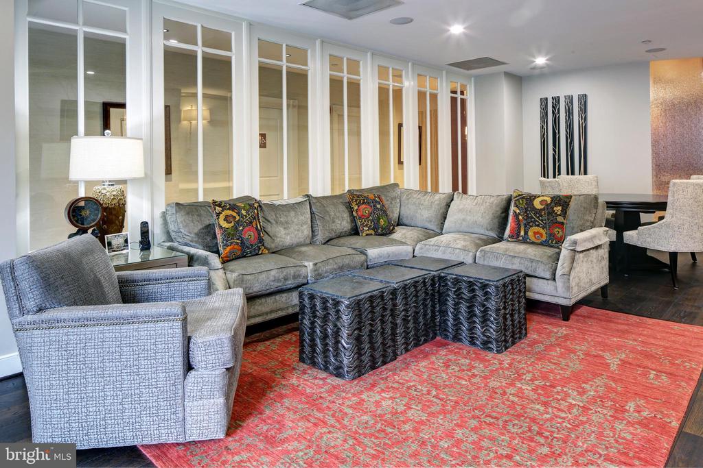 5 PARK PLACE Unit: 323