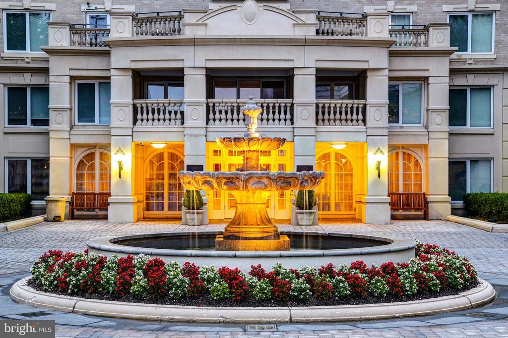 5 PARK PLACE Unit: 323