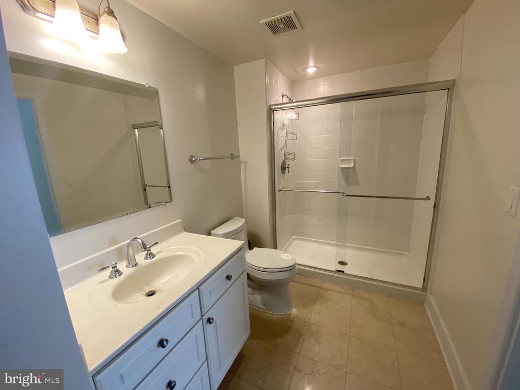 5 PARK PLACE Unit: 323