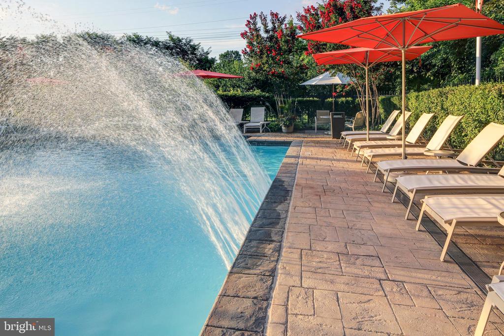 5 PARK PLACE Unit: 323