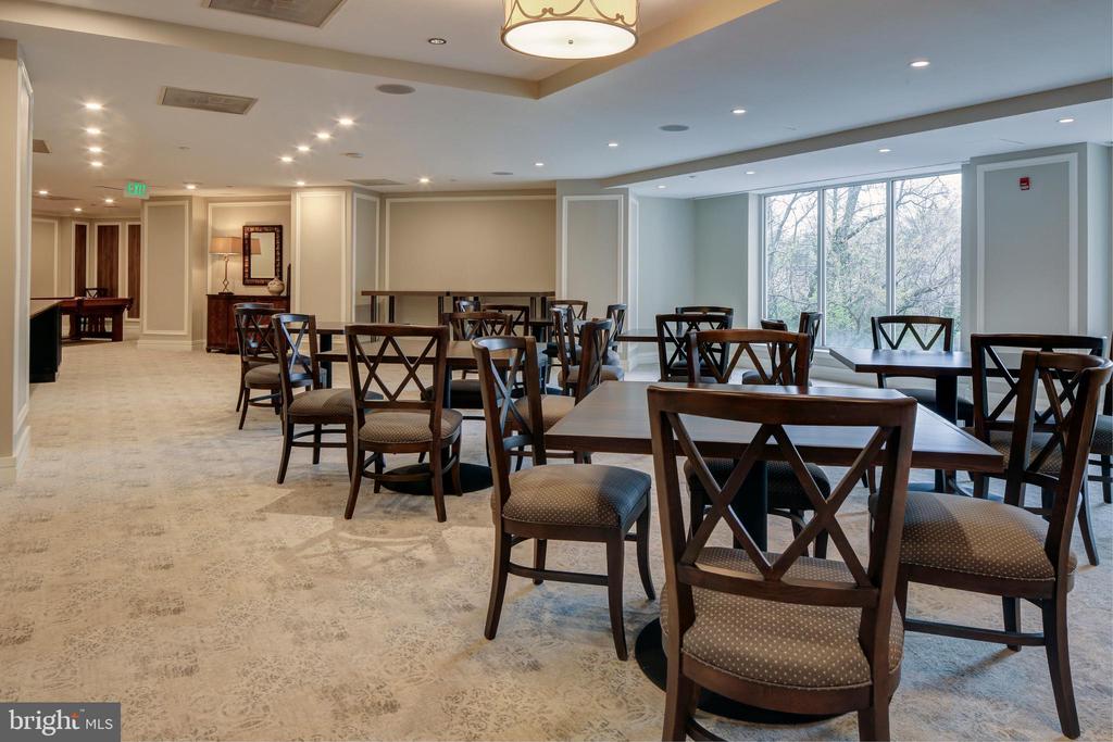 5 PARK PLACE Unit: 323