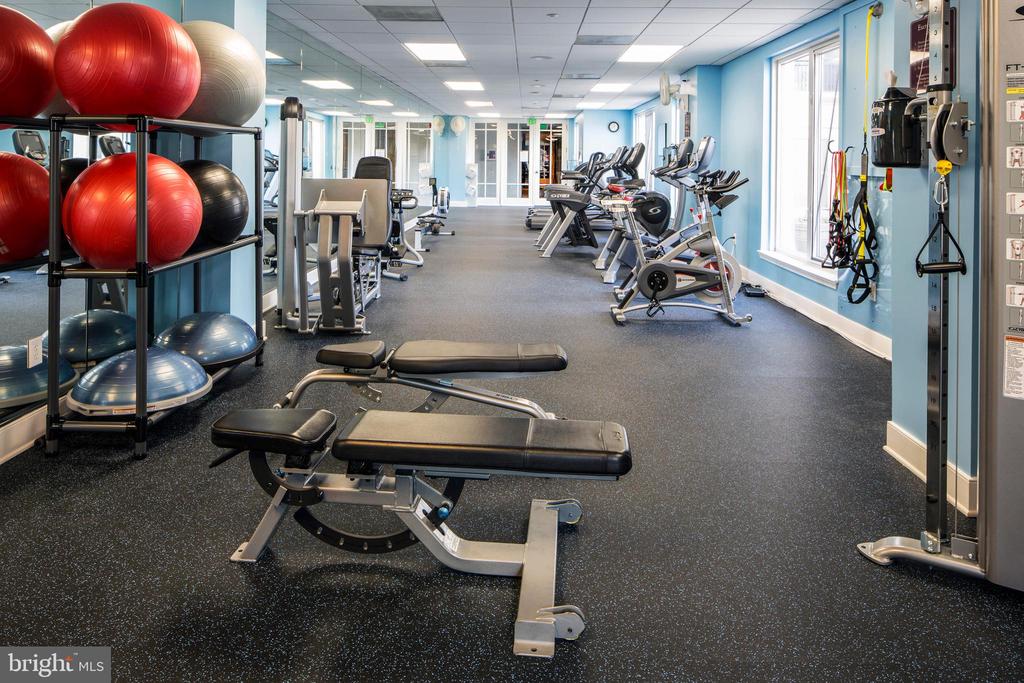 5 PARK PLACE Unit: 323
