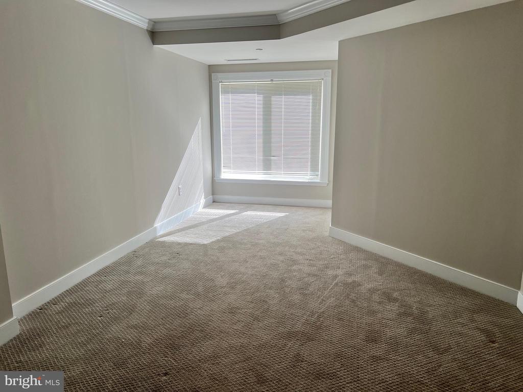 5 PARK PLACE Unit: 323