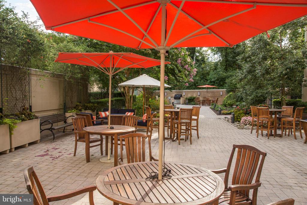 5 PARK PLACE Unit: 323