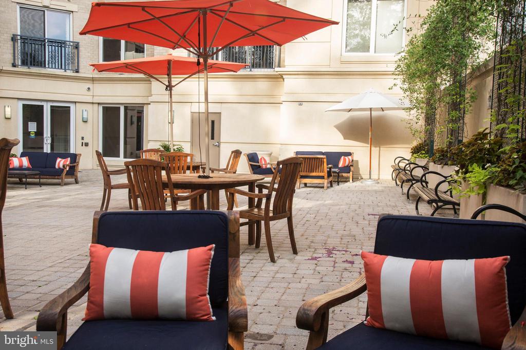 5 PARK PLACE Unit: 323