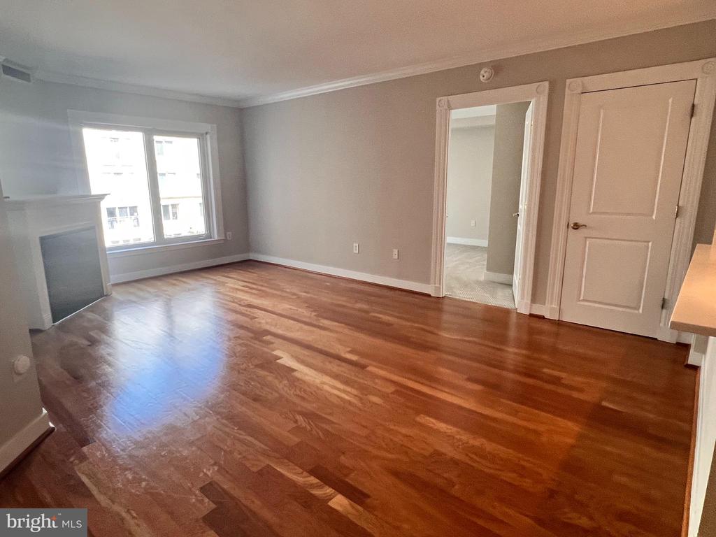 5 PARK PLACE Unit: 323