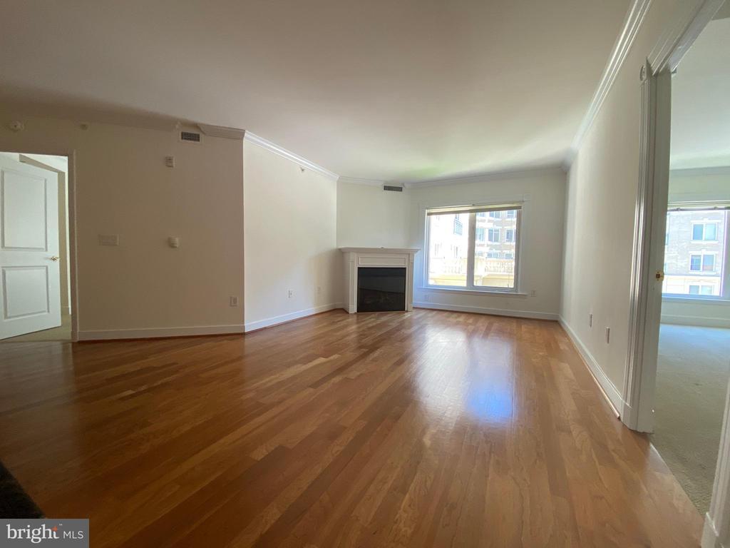 5 PARK PLACE Unit: 323