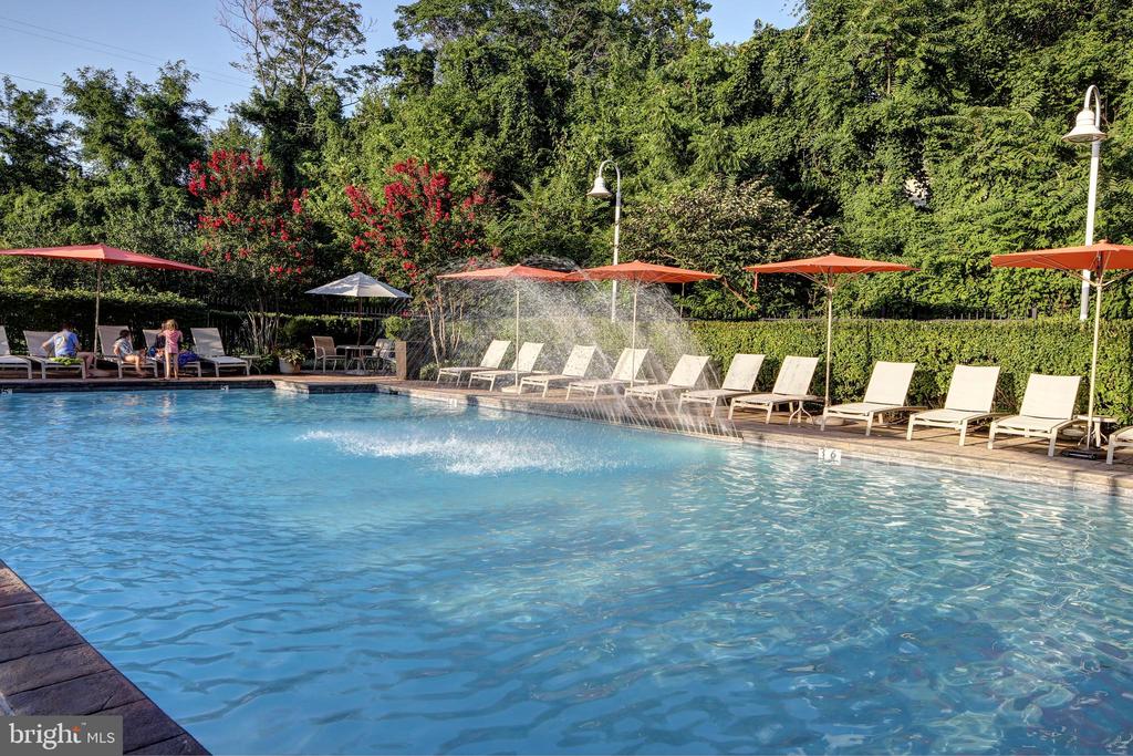 5 PARK PLACE Unit: 323