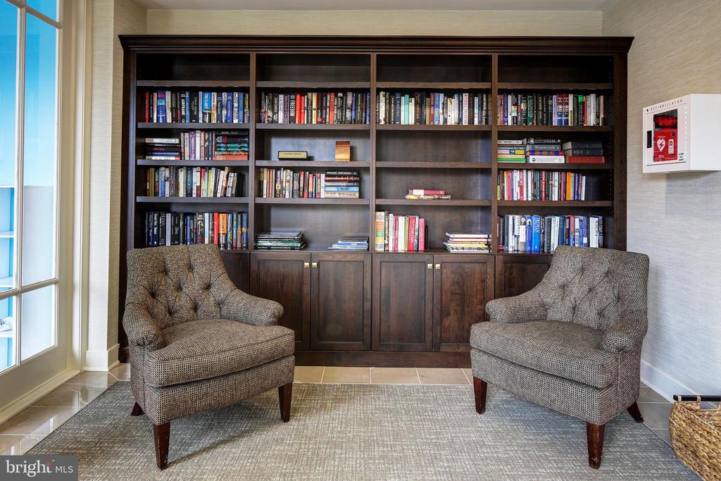 5 PARK PLACE Unit: 323