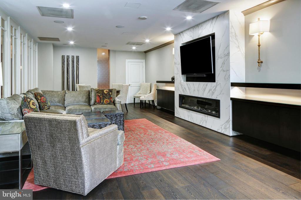 5 PARK PLACE Unit: 323