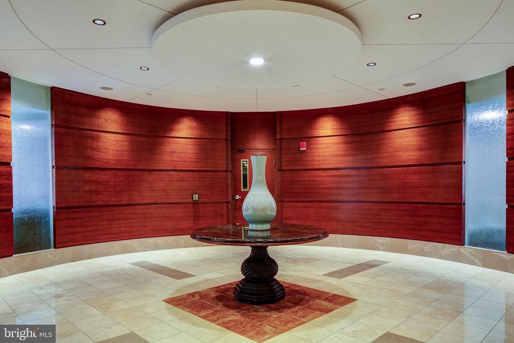 5 PARK PLACE Unit: 323