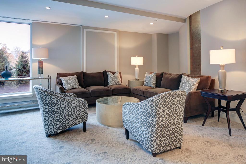 5 PARK PLACE Unit: 323