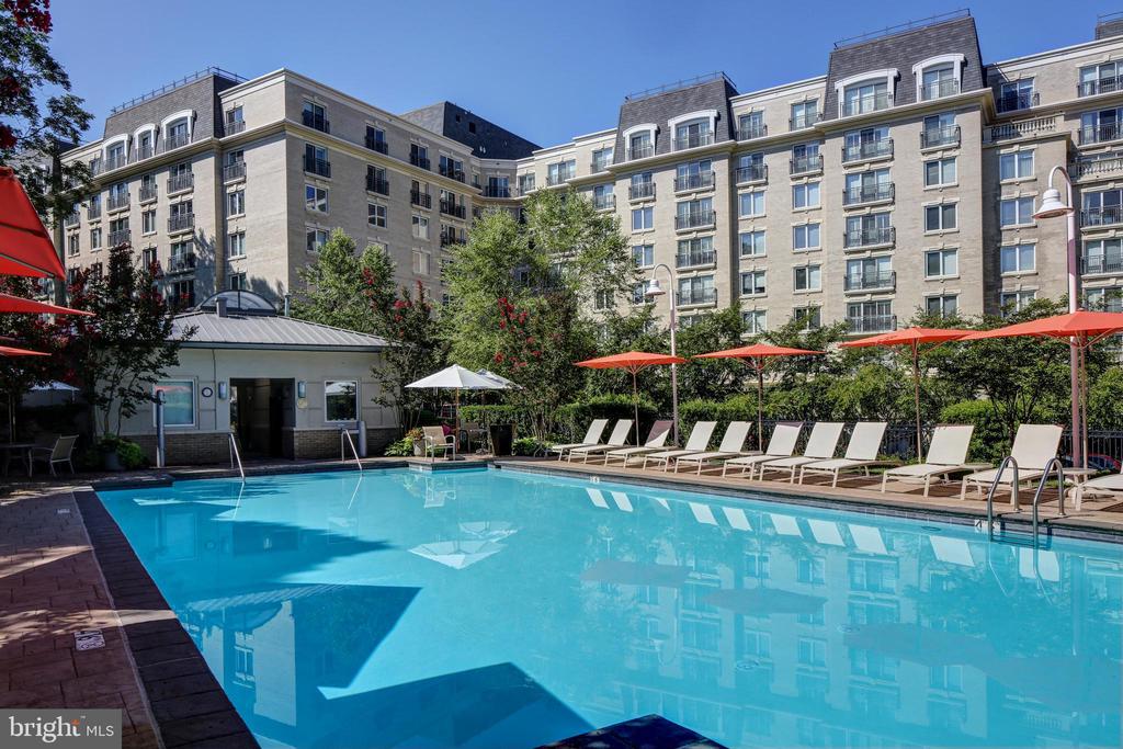5 PARK PLACE Unit: 323