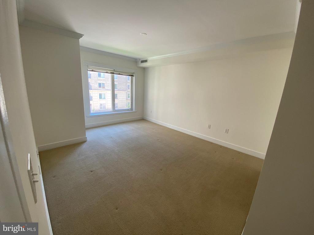 5 PARK PLACE Unit: 323