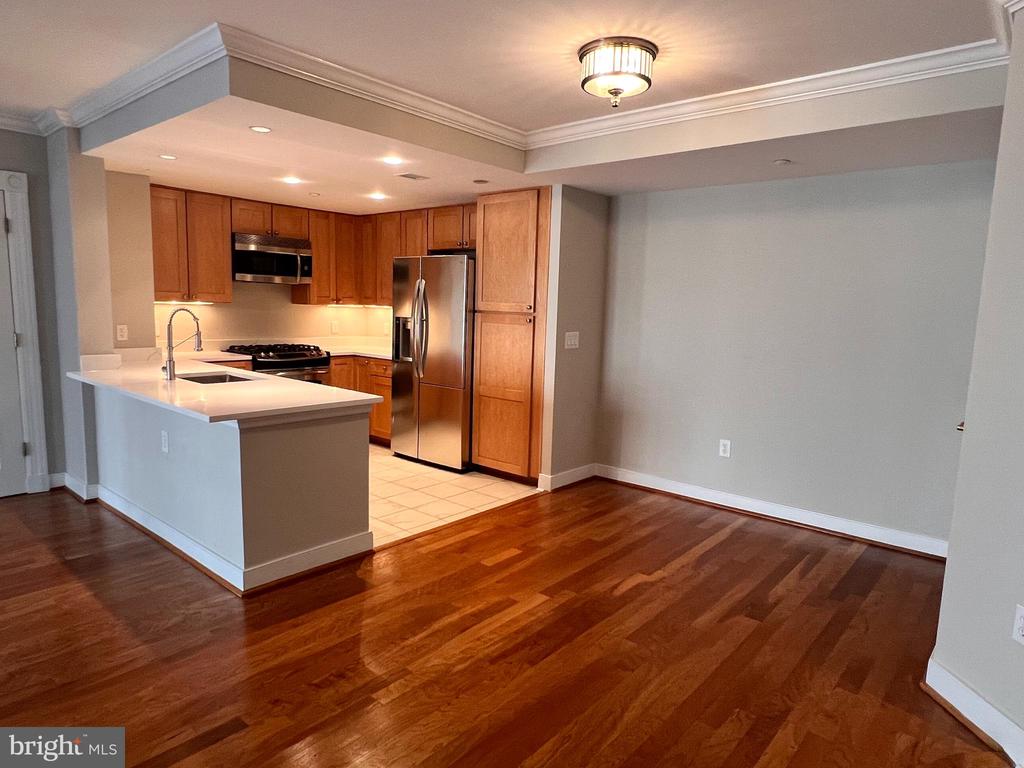 5 PARK PLACE Unit: 323
