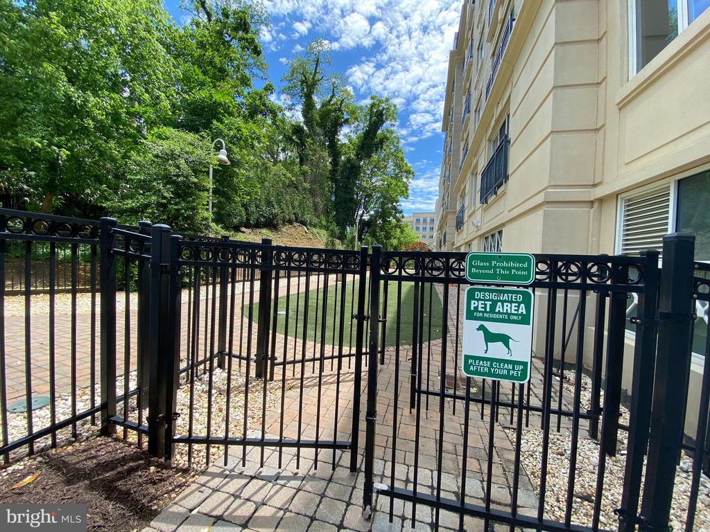 5 PARK PLACE Unit: 323