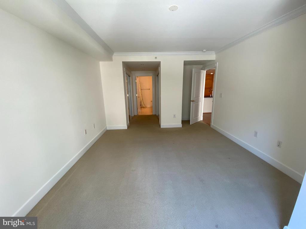 5 PARK PLACE Unit: 323