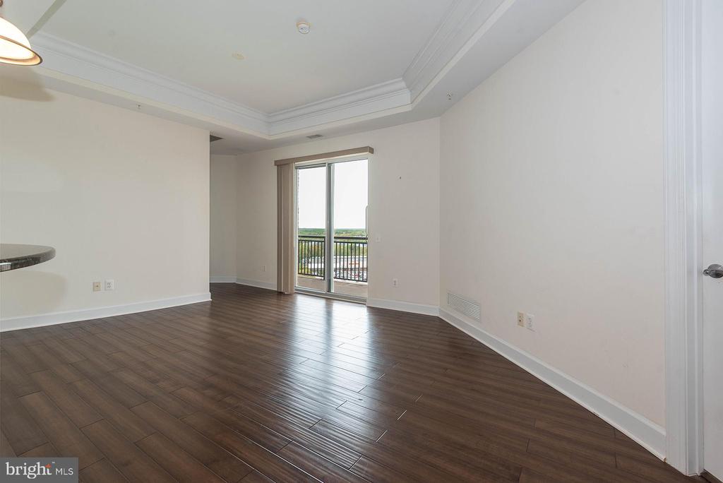 1915 TOWNE CENTRE BOULEVARD Unit: 1013