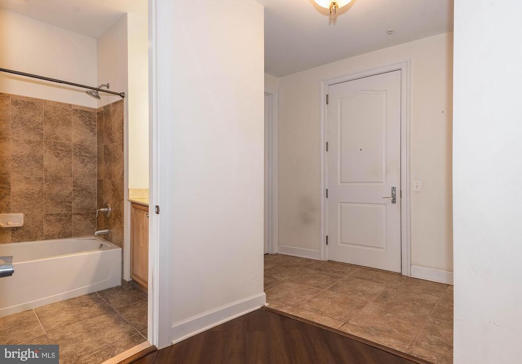 1915 TOWNE CENTRE BOULEVARD Unit: 1013