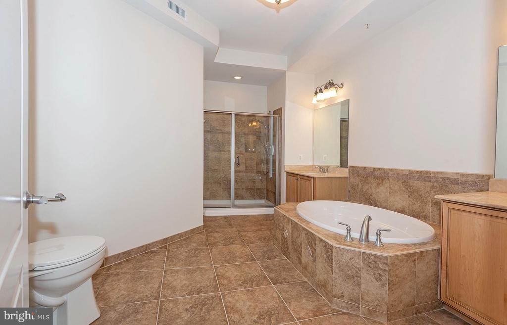 1915 TOWNE CENTRE BOULEVARD Unit: 1013