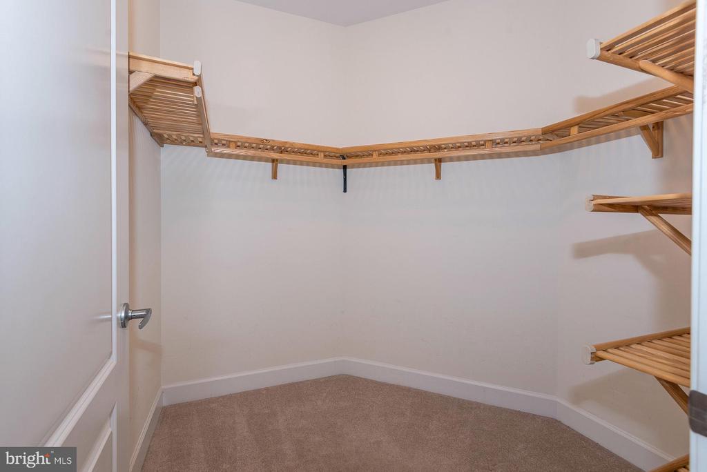 1915 TOWNE CENTRE BOULEVARD Unit: 1013