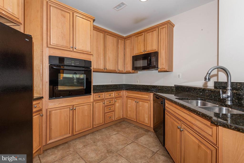1915 TOWNE CENTRE BOULEVARD Unit: 1013