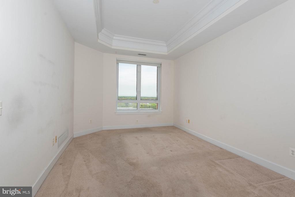 1915 TOWNE CENTRE BOULEVARD Unit: 1013