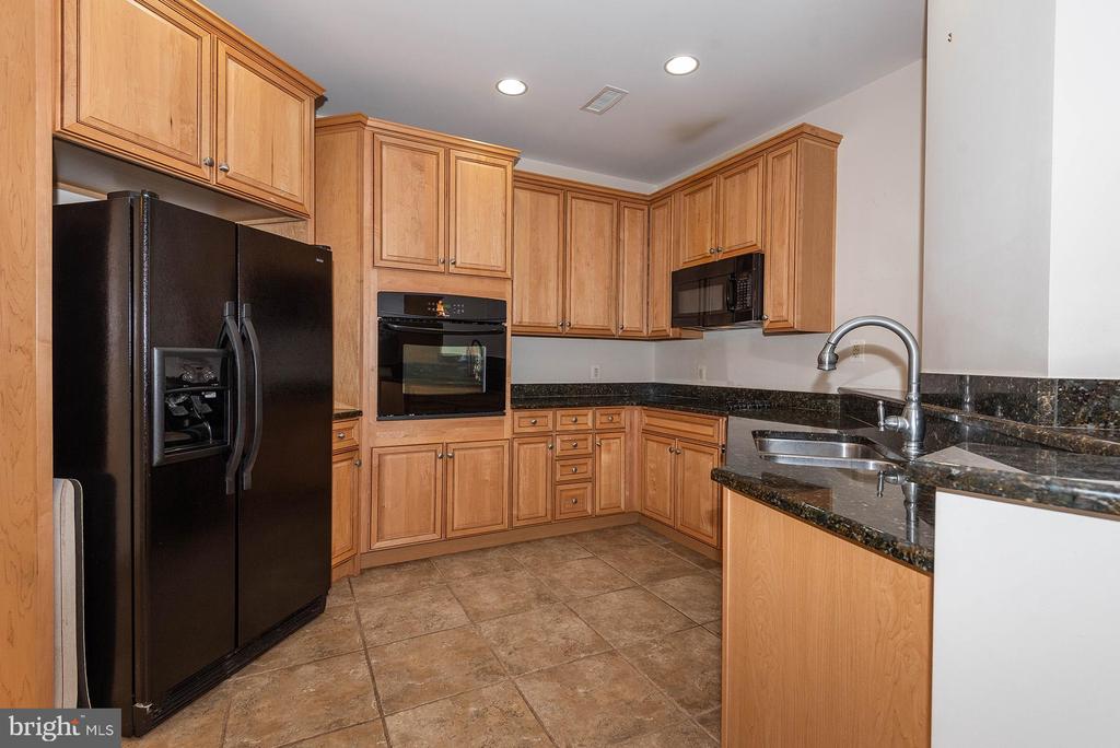 1915 TOWNE CENTRE BOULEVARD Unit: 1013