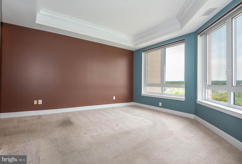 1915 TOWNE CENTRE BOULEVARD Unit: 1013