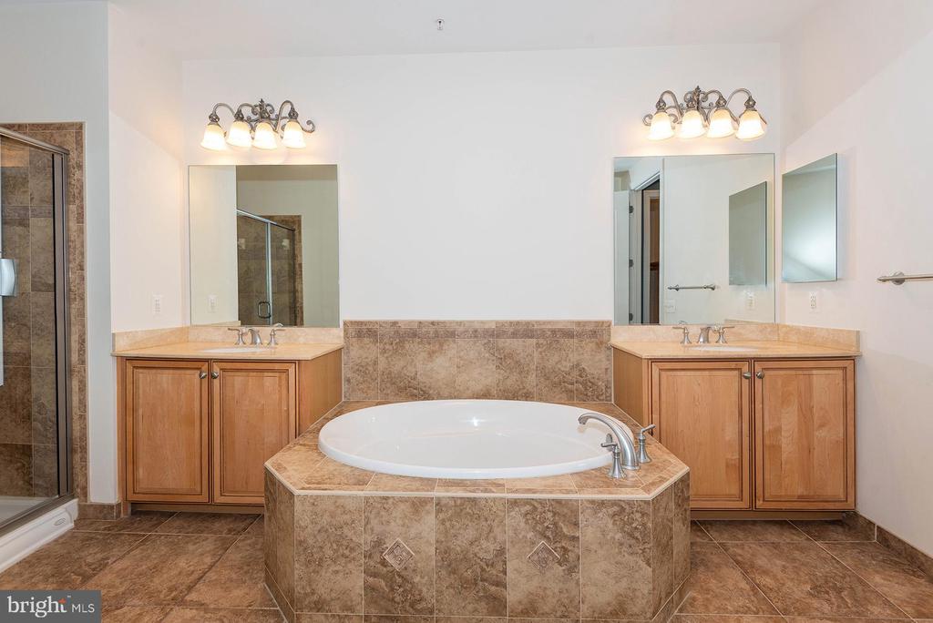 1915 TOWNE CENTRE BOULEVARD Unit: 1013