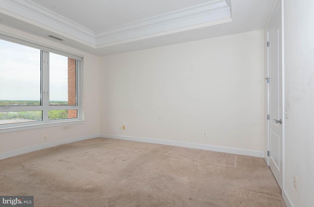 1915 TOWNE CENTRE BOULEVARD Unit: 1013