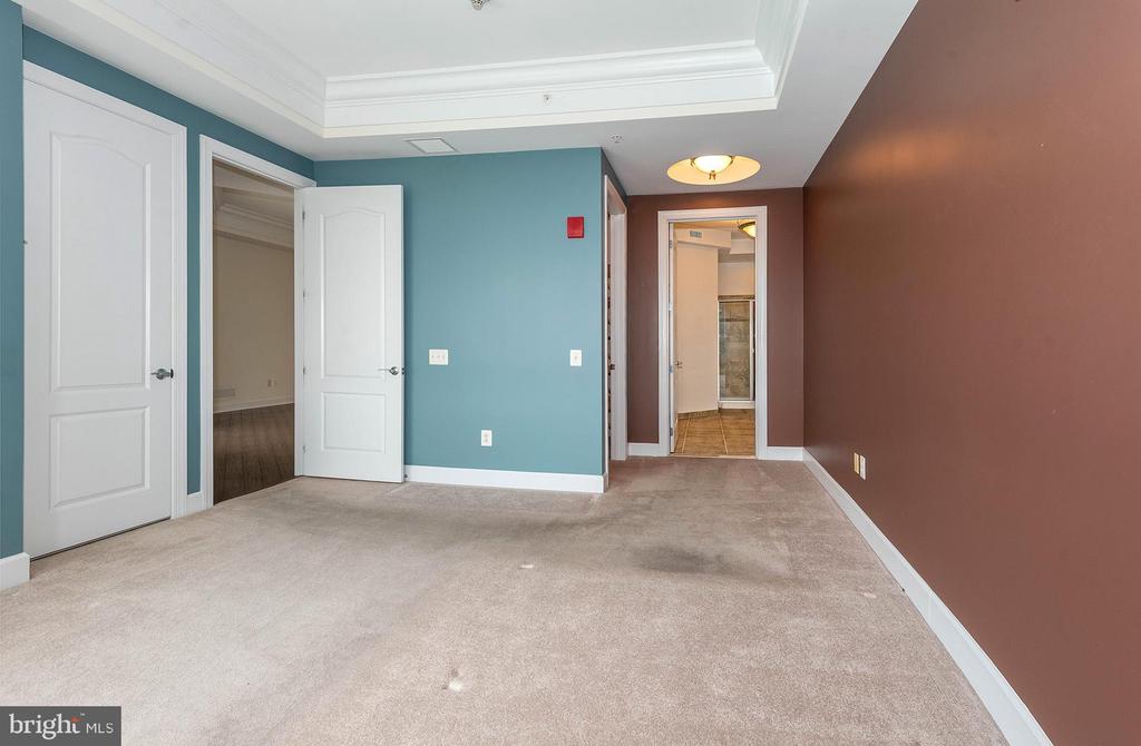 1915 TOWNE CENTRE BOULEVARD Unit: 1013