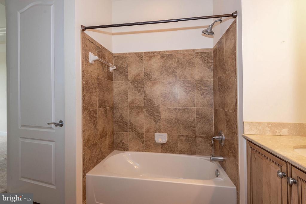 1915 TOWNE CENTRE BOULEVARD Unit: 1013