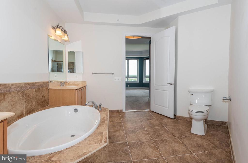 1915 TOWNE CENTRE BOULEVARD Unit: 1013