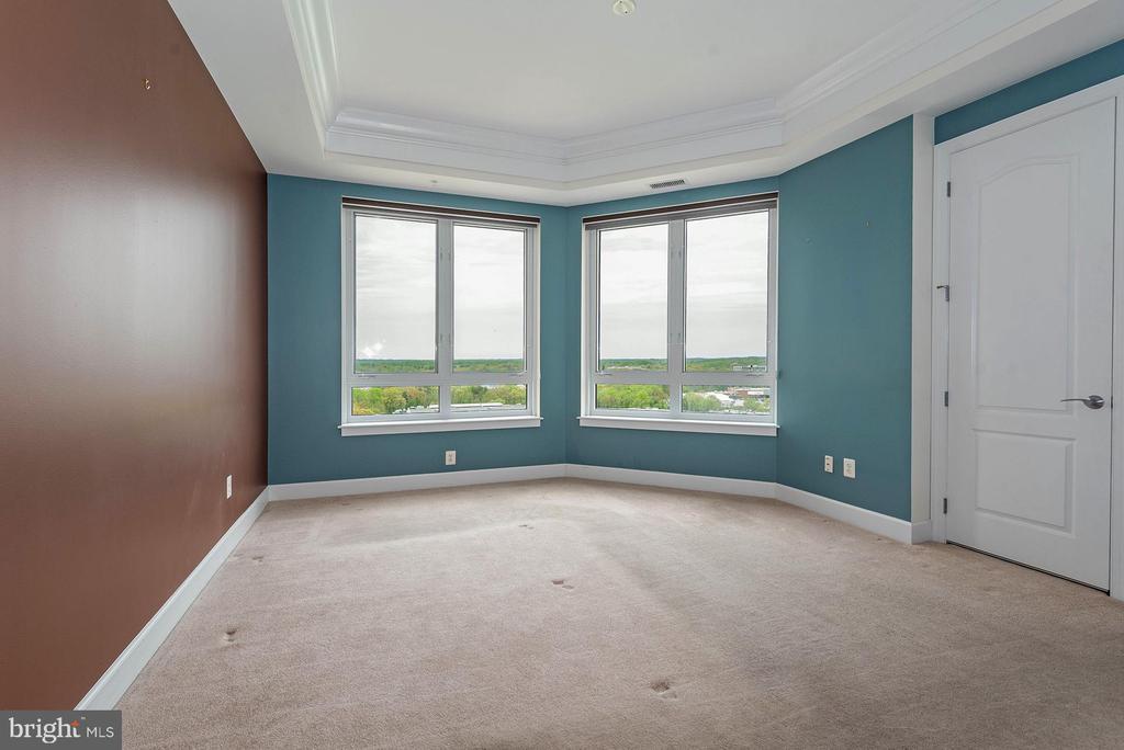1915 TOWNE CENTRE BOULEVARD Unit: 1013
