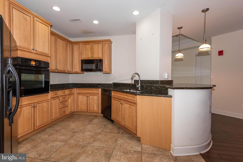 1915 TOWNE CENTRE BOULEVARD Unit: 1013