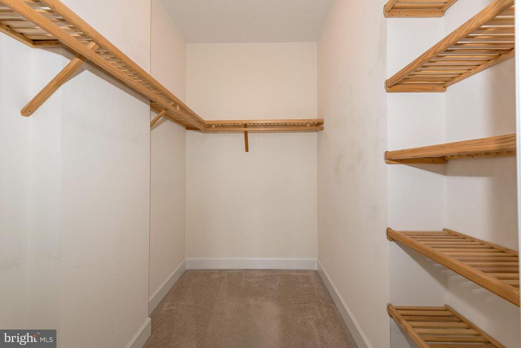1915 TOWNE CENTRE BOULEVARD Unit: 1013