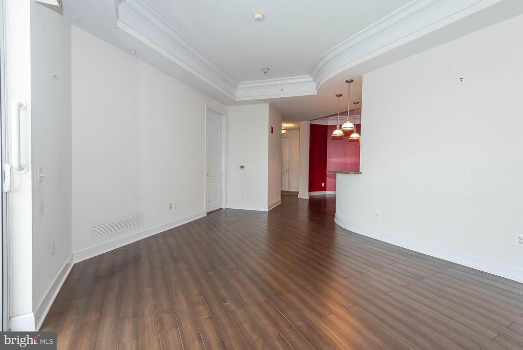 1915 TOWNE CENTRE BOULEVARD Unit: 1013