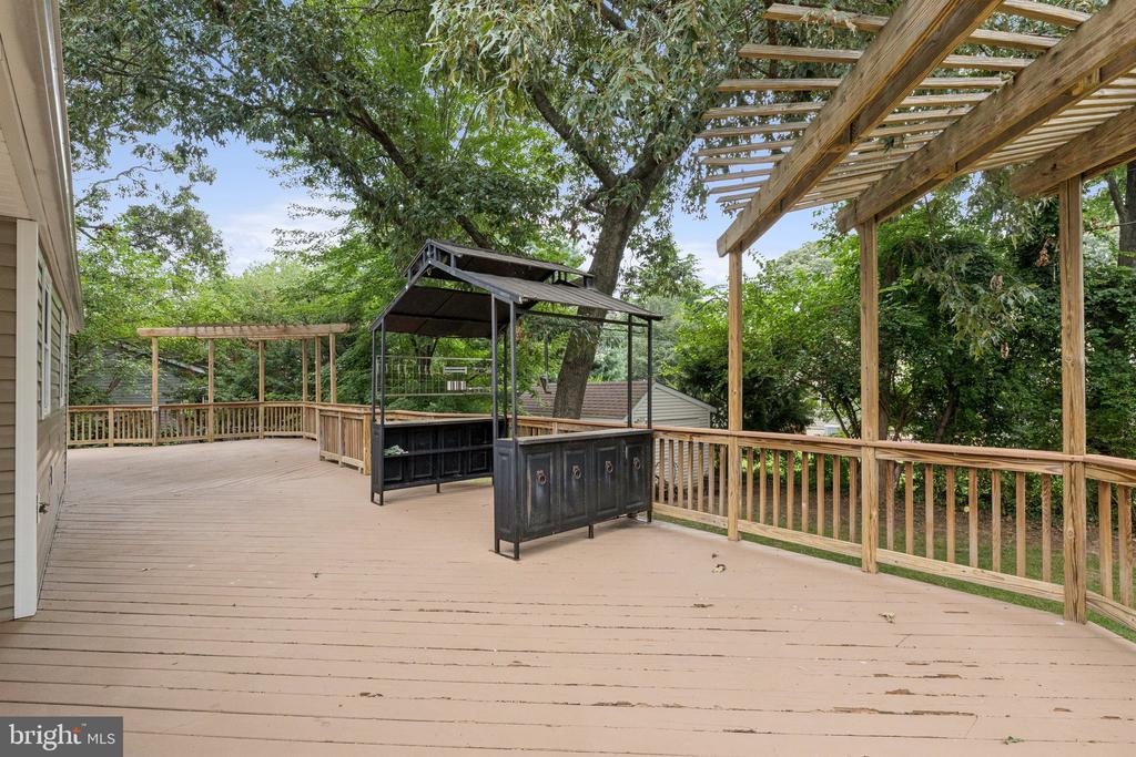 485 WHITE CEDAR LANE