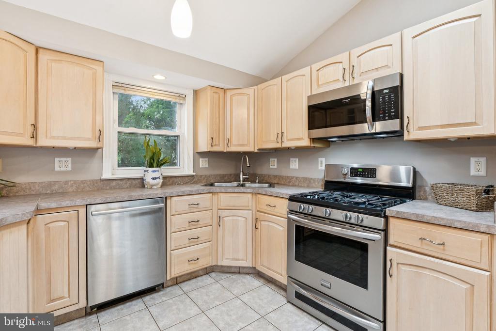485 WHITE CEDAR LANE
