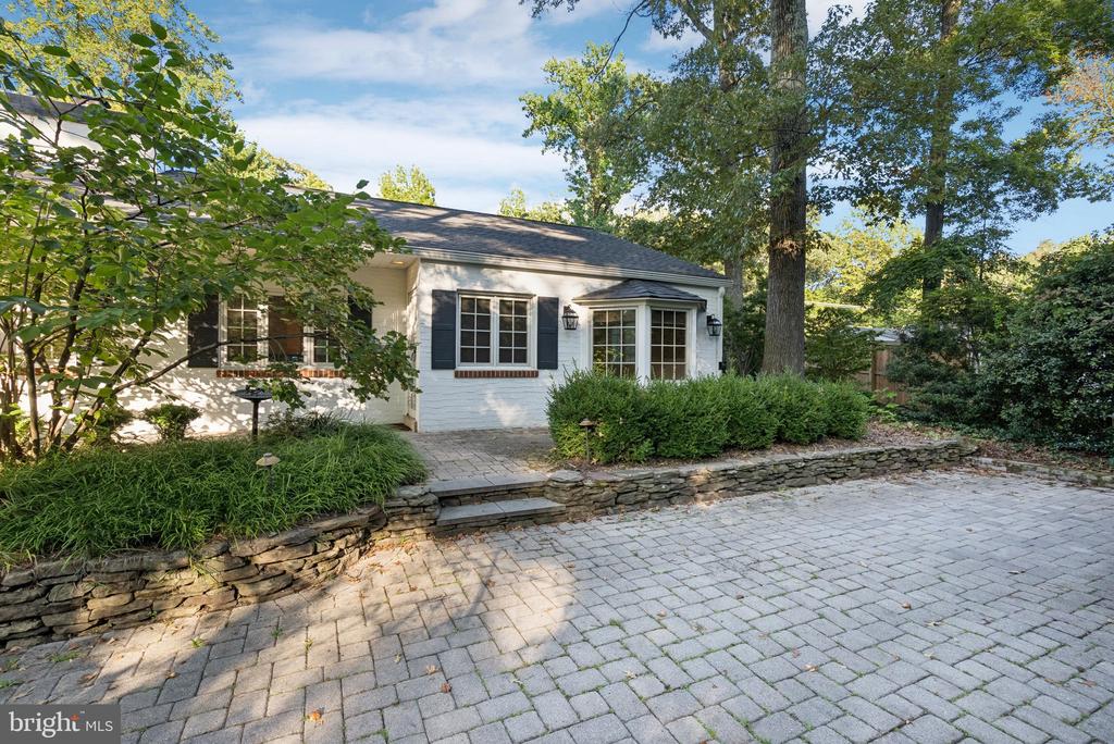 315 OLD COUNTY ROAD