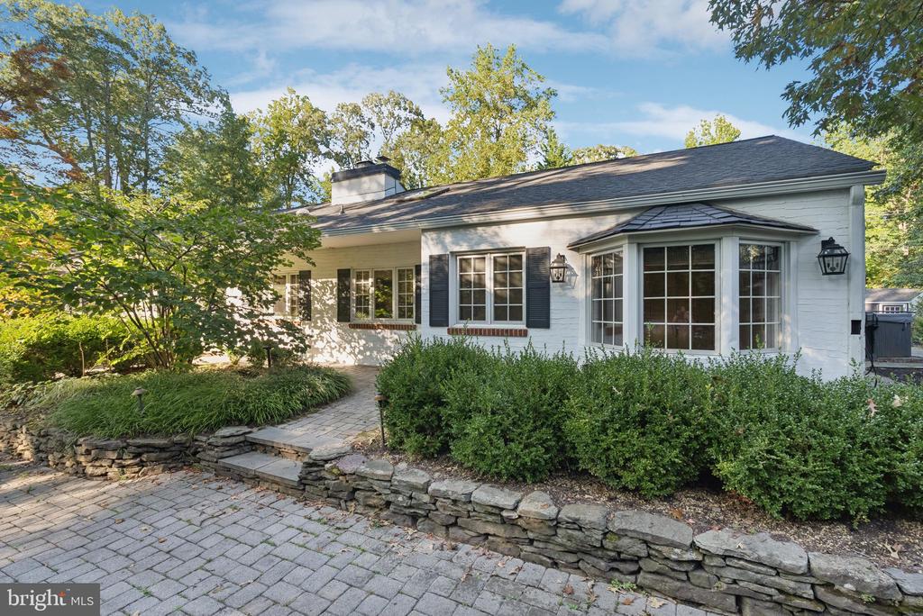 315 OLD COUNTY ROAD