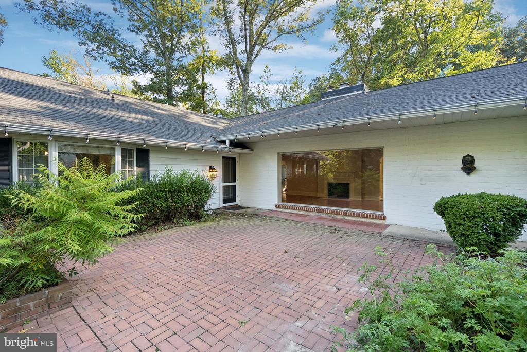 315 OLD COUNTY ROAD