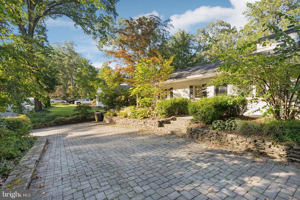 315 OLD COUNTY ROAD