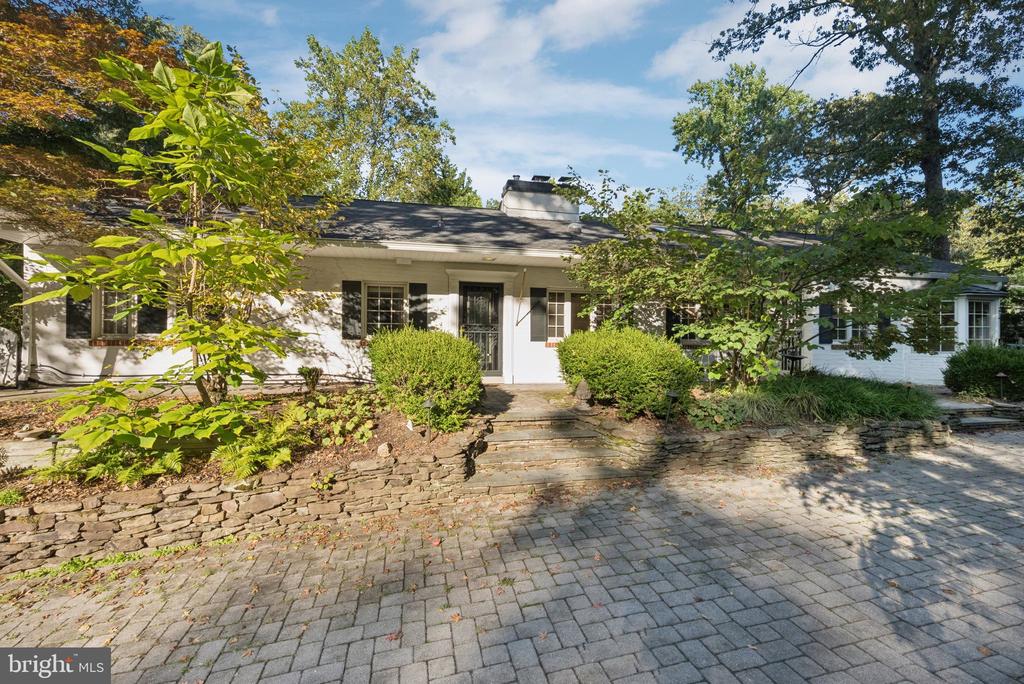 315 OLD COUNTY ROAD