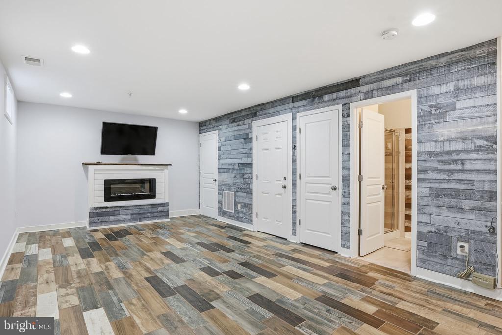 208 ADMIRALS COURT