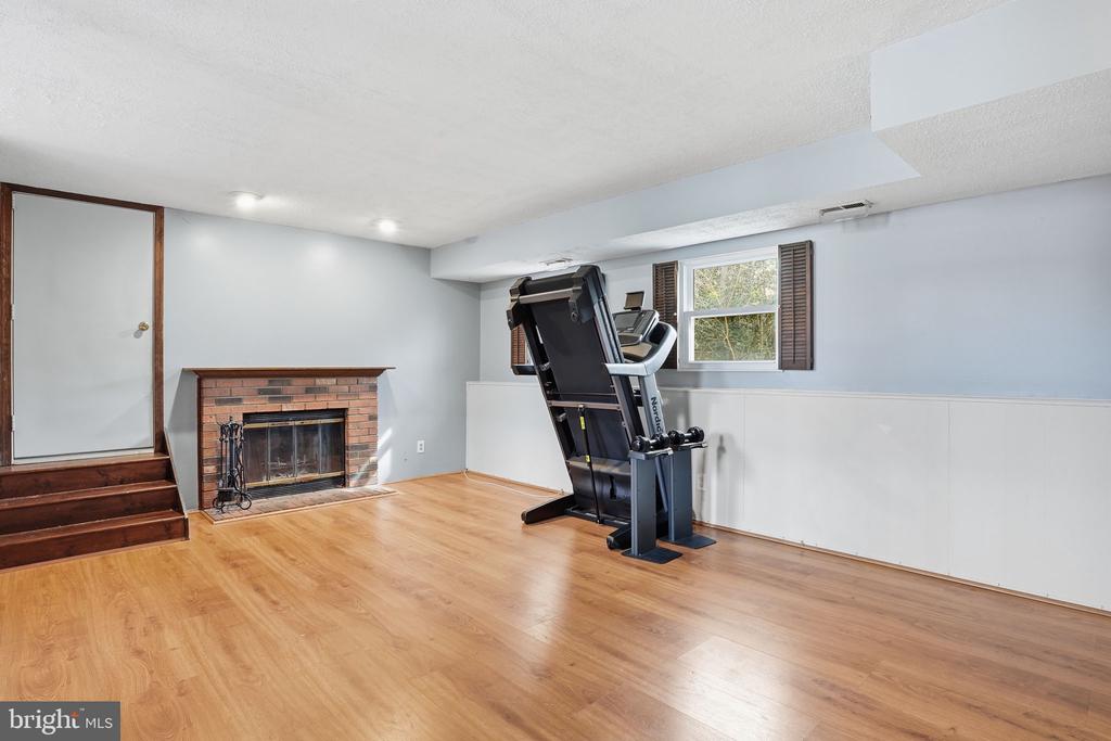 291 TOLSTOY LANE