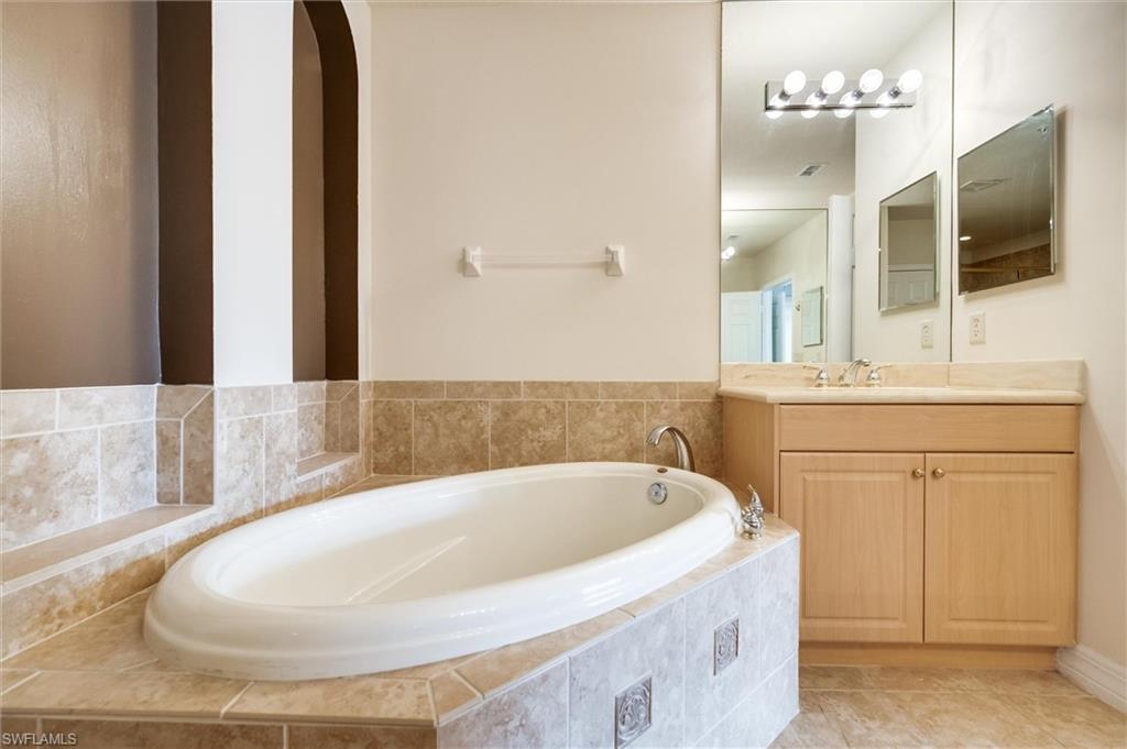 3600 Lansing LOOP # 103