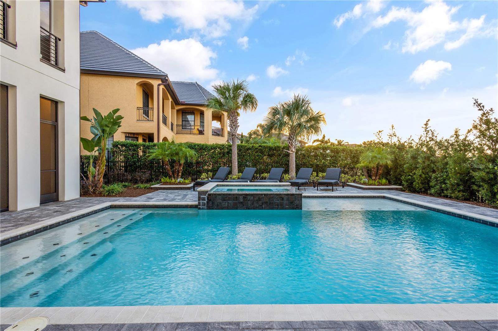 450 MUIRFIELD LOOP